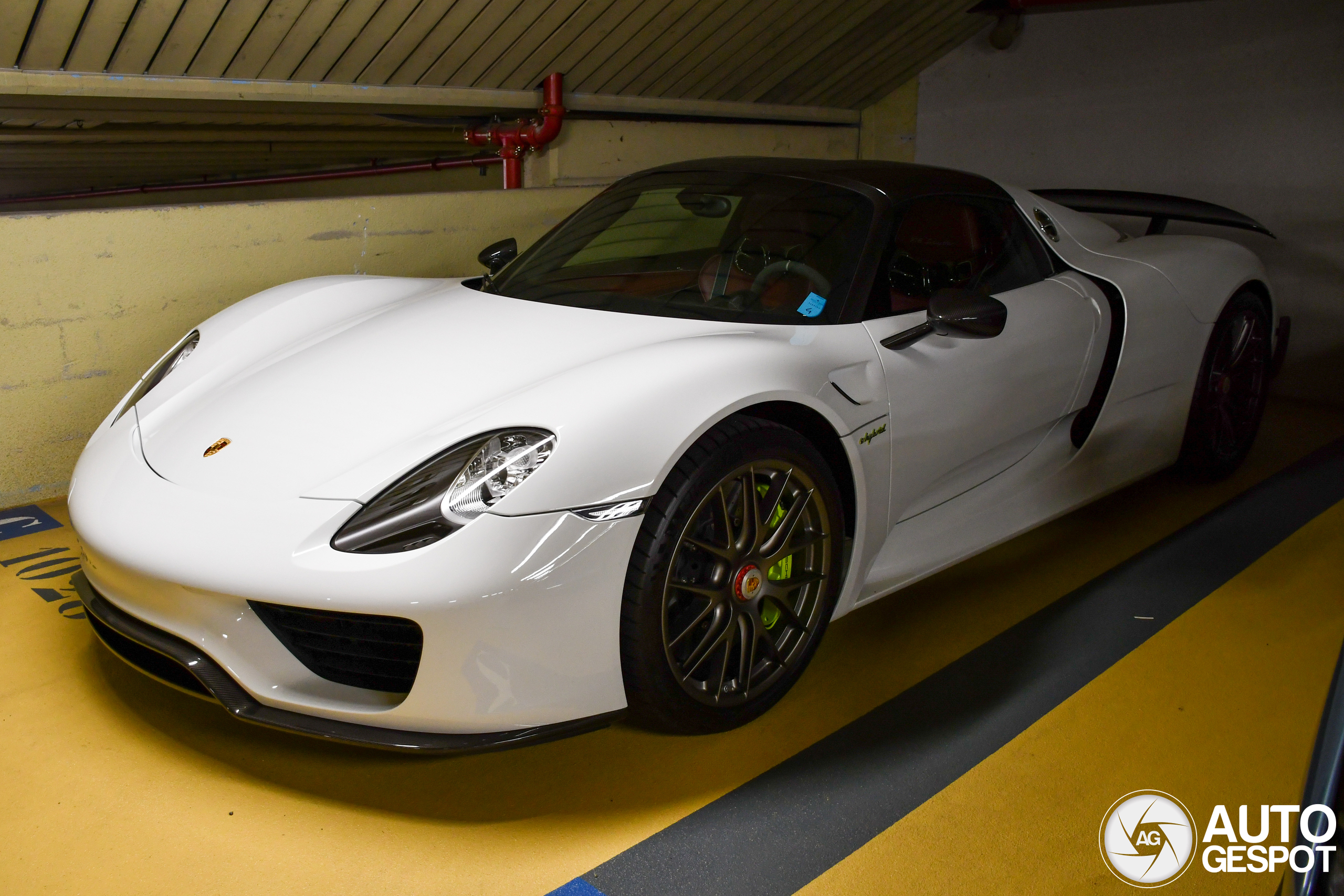 Porsche 918 Spyder Weissach Package
