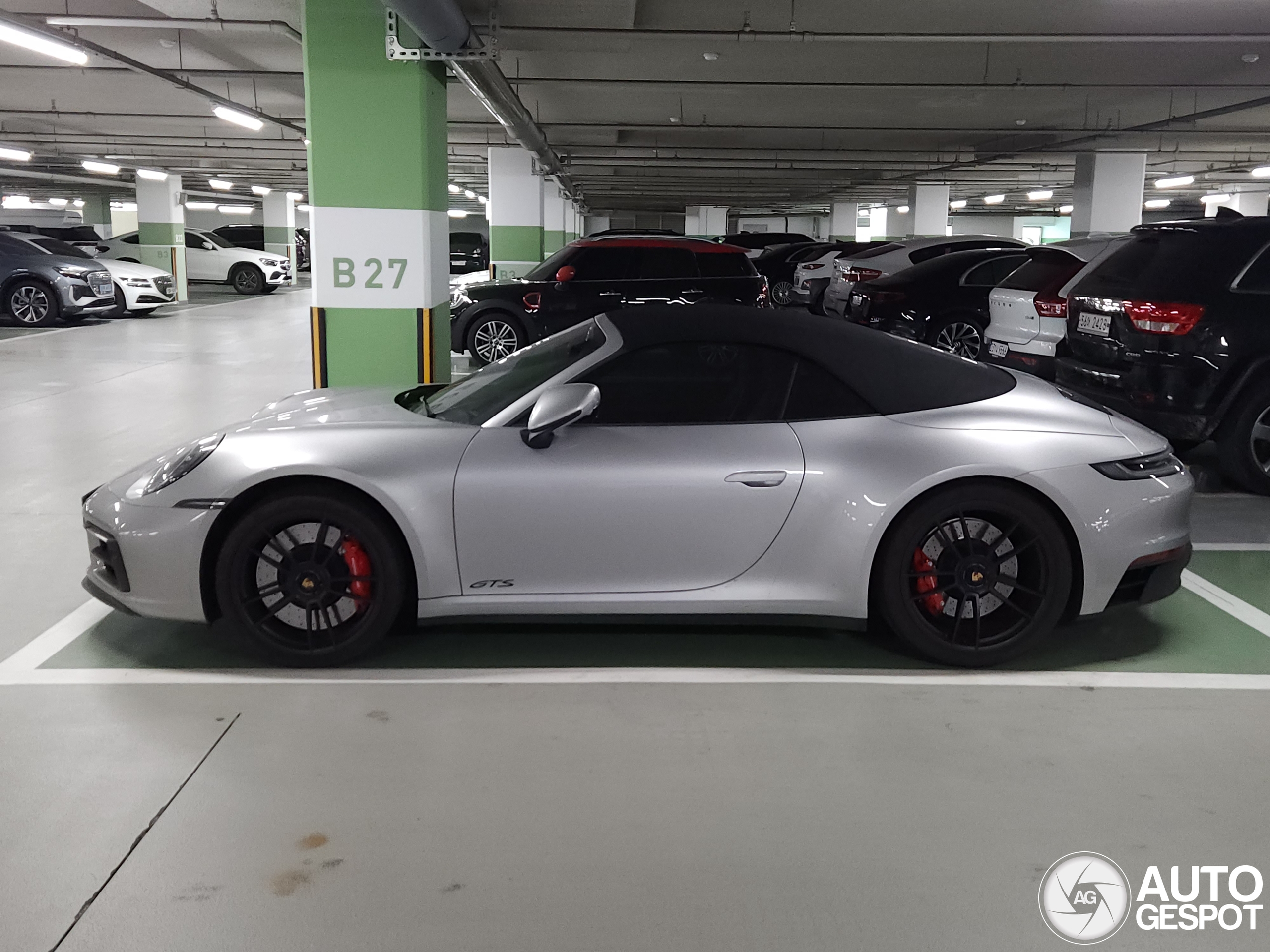 Porsche 992 Carrera 4 GTS Cabriolet