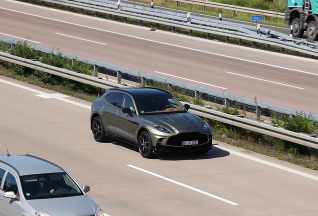 Aston Martin DBX707