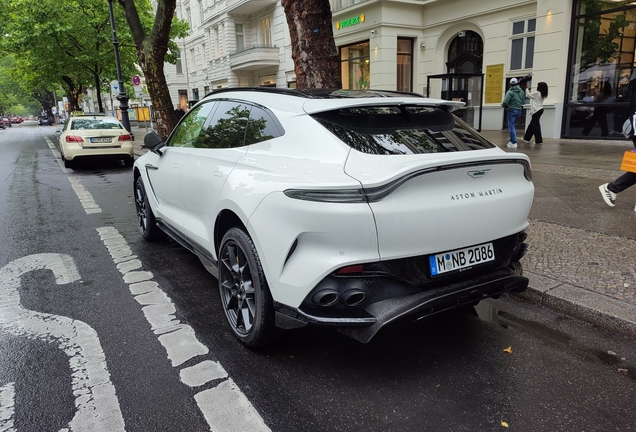 Aston Martin DBX707
