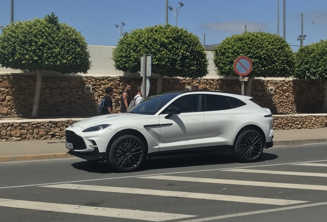 Aston Martin DBX707