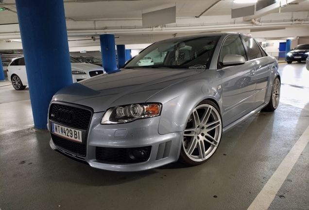 Audi RS4 Sedan