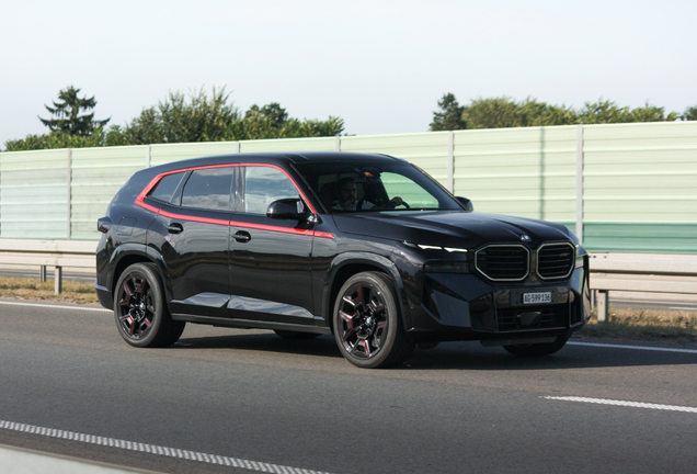 BMW XM G09 Label Red