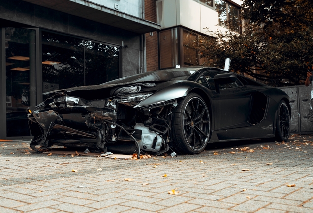 Lamborghini Aventador LP700-4 Roadster