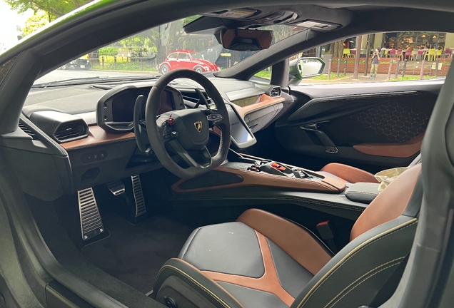 Lamborghini Revuelto