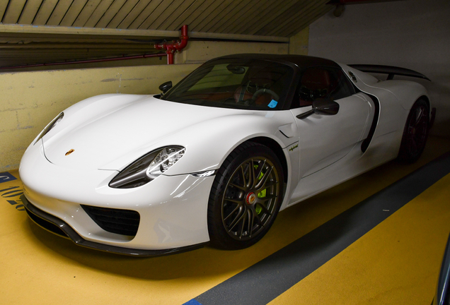 Porsche 918 Spyder Weissach Package