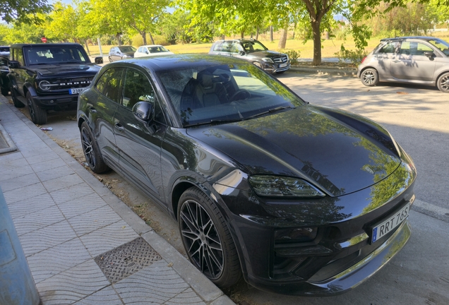 Porsche Macan EV Turbo