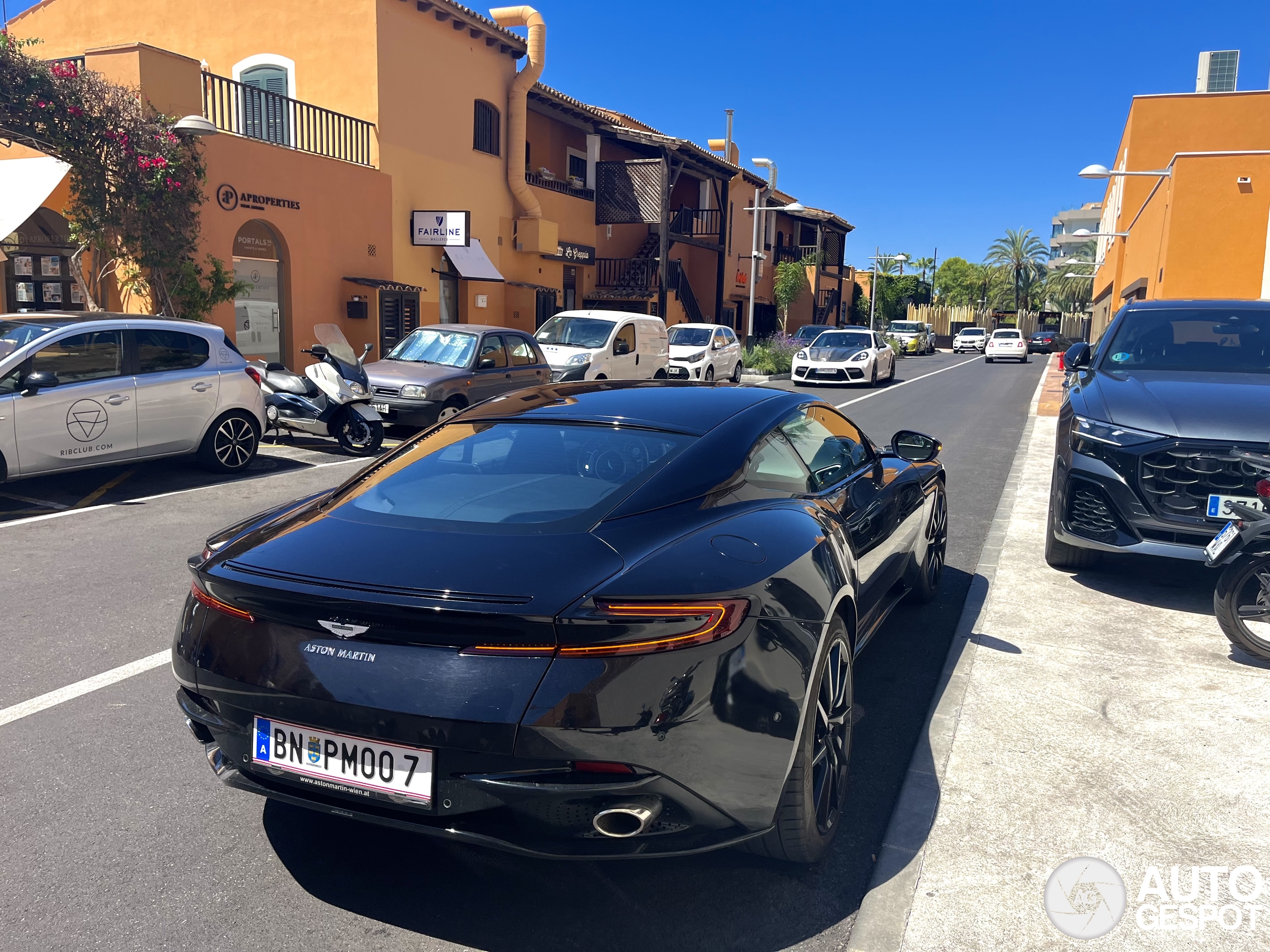 Aston Martin DB11 V8