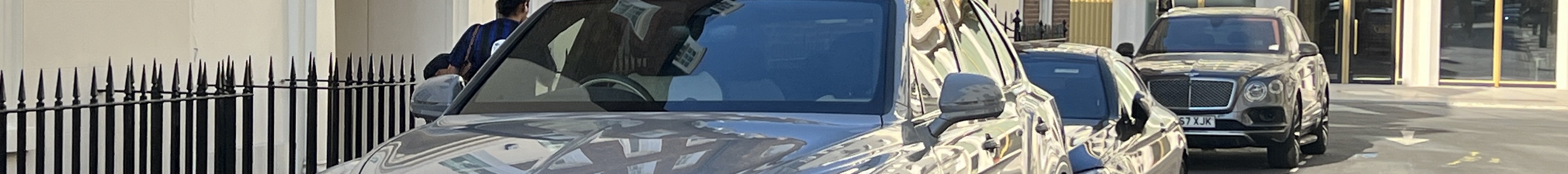 Bentley Bentayga Azure 2024