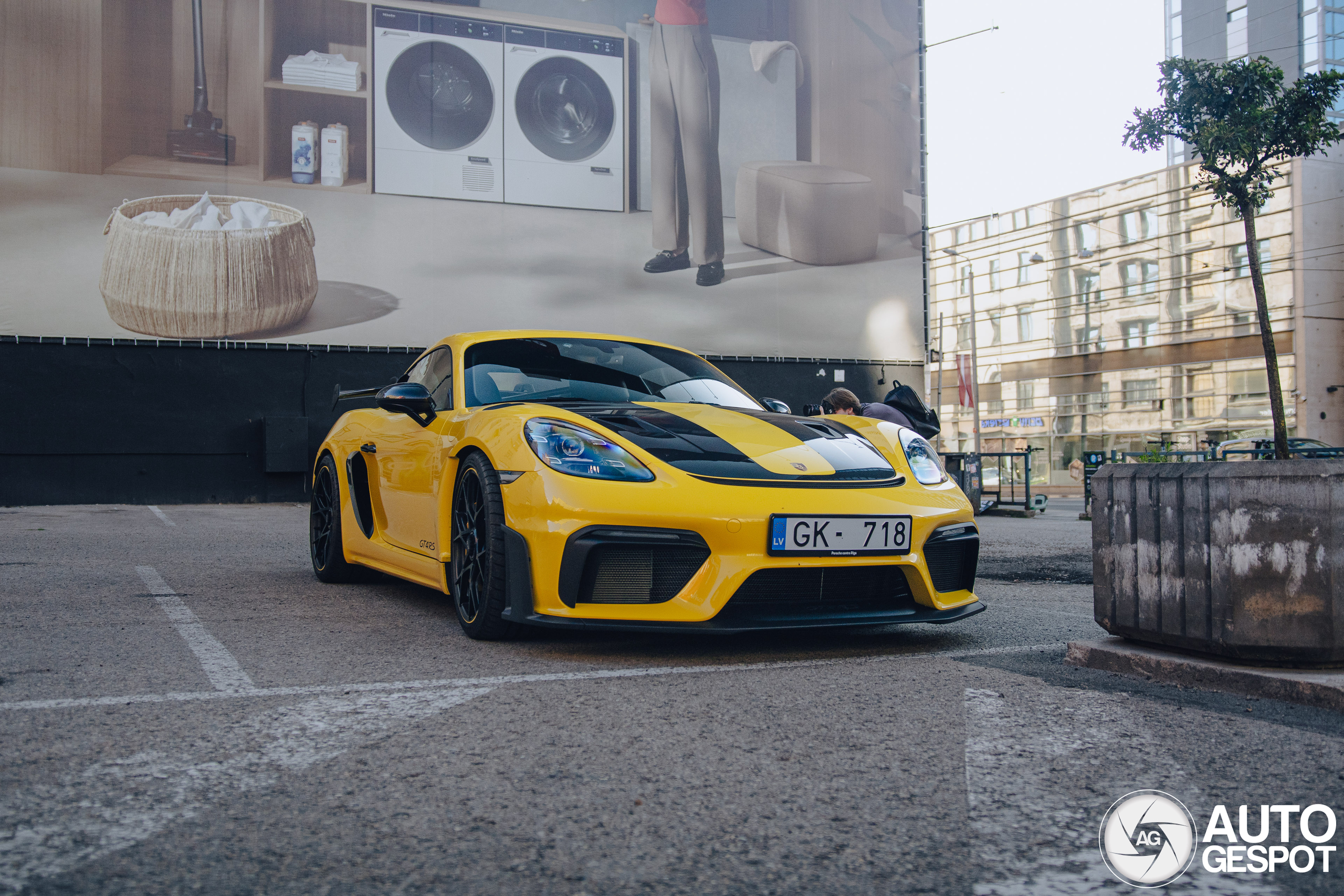 Porsche 718 Cayman GT4 RS Weissach Package
