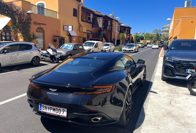 Aston Martin DB11 V8
