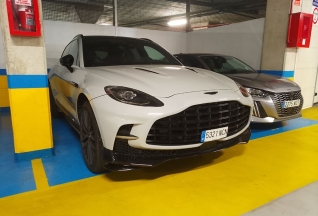 Aston Martin DBX707