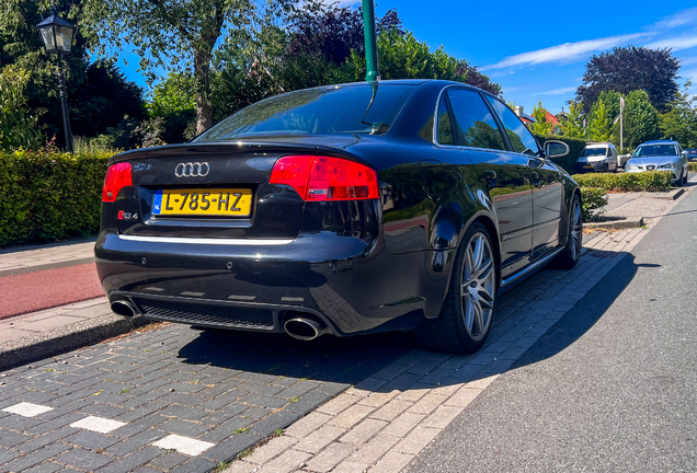 Audi RS4 Sedan