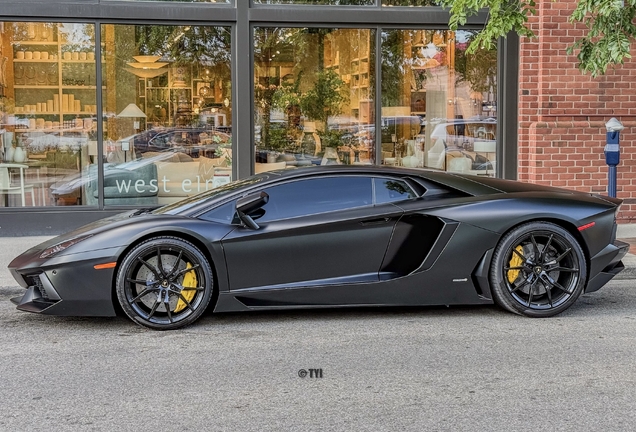 Lamborghini Aventador LP700-4