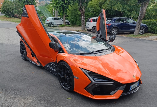 Lamborghini Revuelto