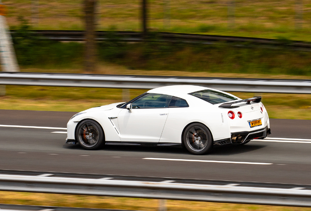 Nissan GT-R 2011