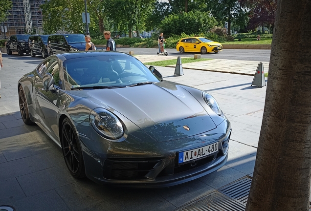 Porsche 992 Carrera 4 GTS