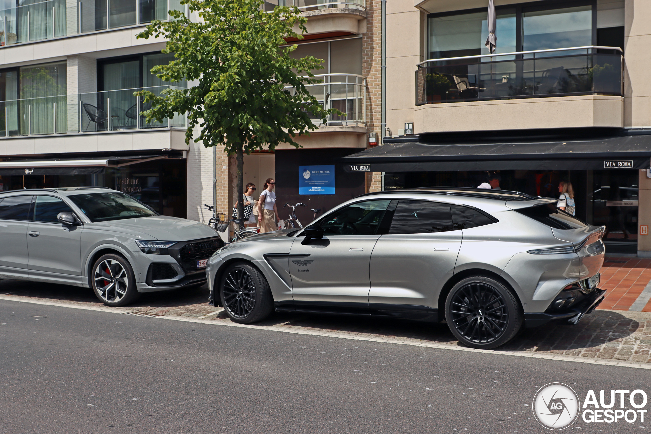 Aston Martin DBX707