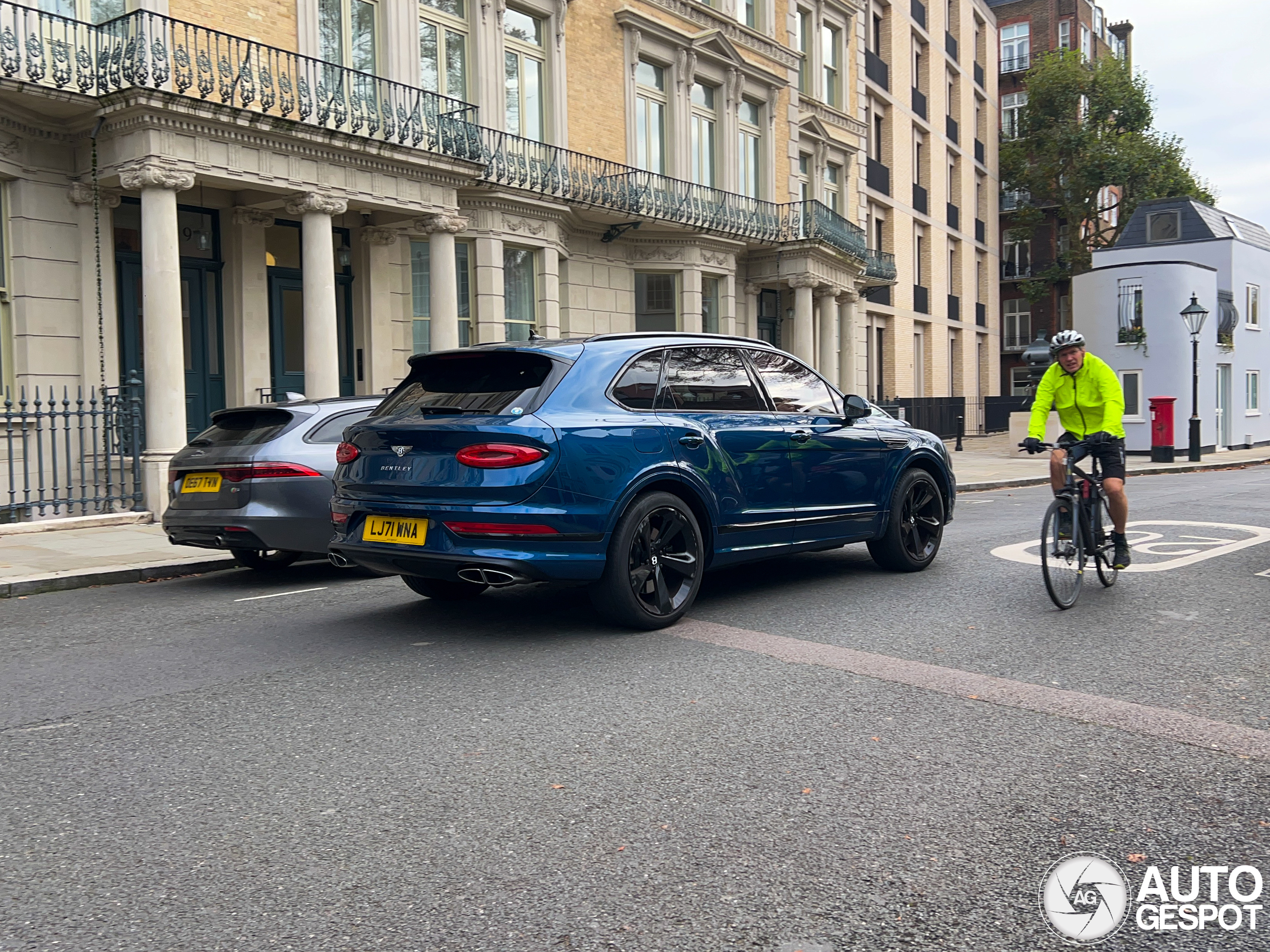 Bentley Bentayga Hybrid 2021