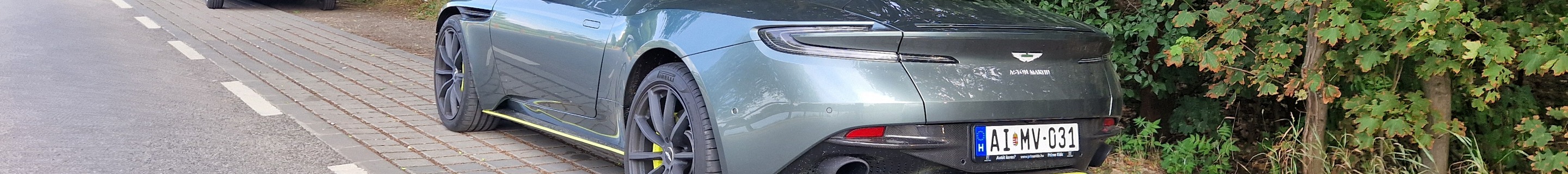 Aston Martin DB11 AMR