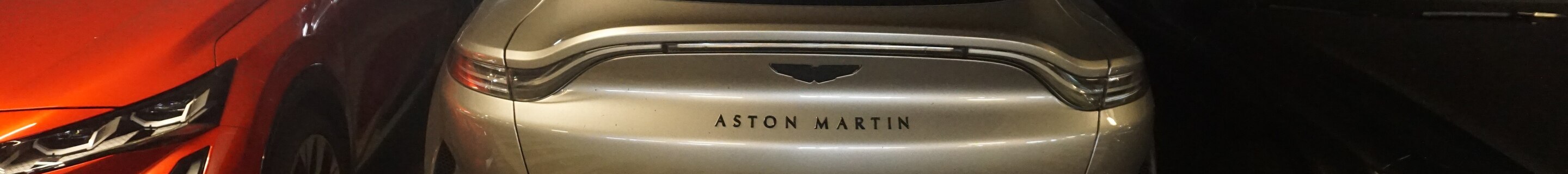 Aston Martin DBX707