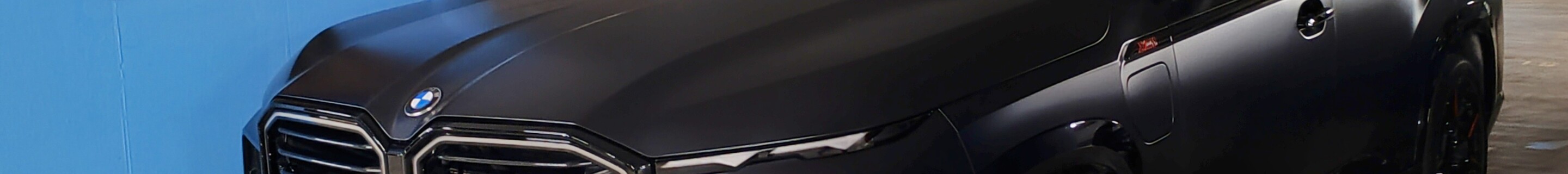 BMW XM G09 Label Red