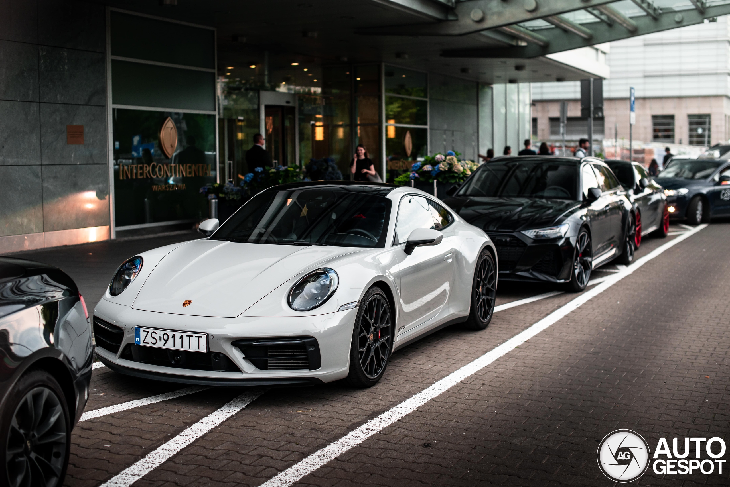 Porsche 992 Carrera 4 GTS
