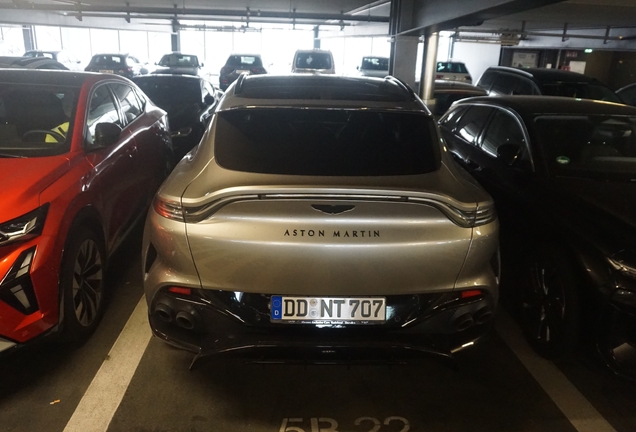 Aston Martin DBX707