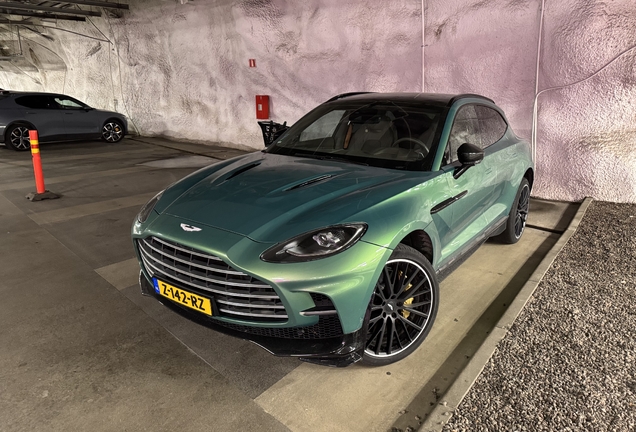 Aston Martin DBX707