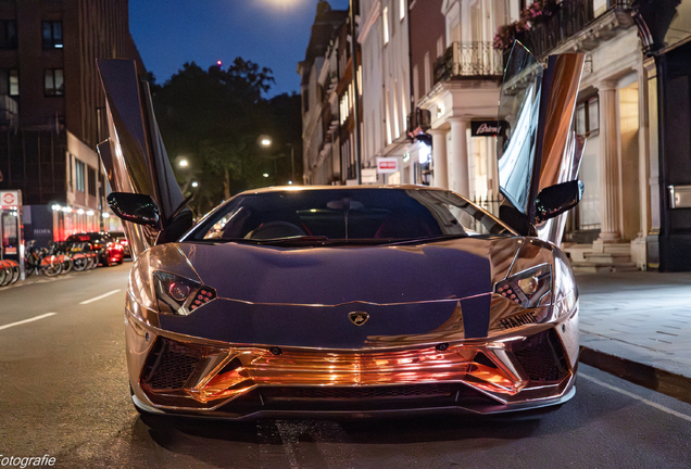 Lamborghini Aventador S LP740-4