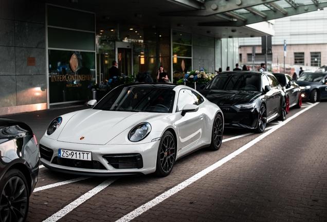Porsche 992 Carrera 4 GTS