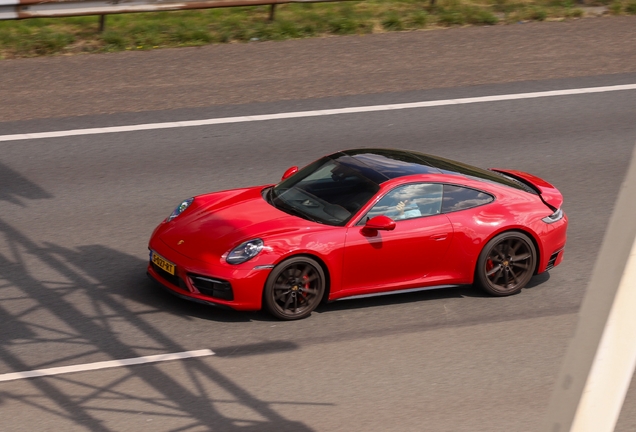 Porsche 992 Carrera 4S