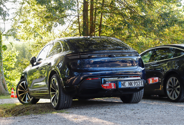 Porsche Macan EV Turbo