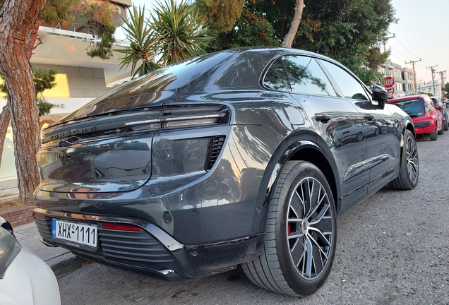 Porsche Macan EV Turbo