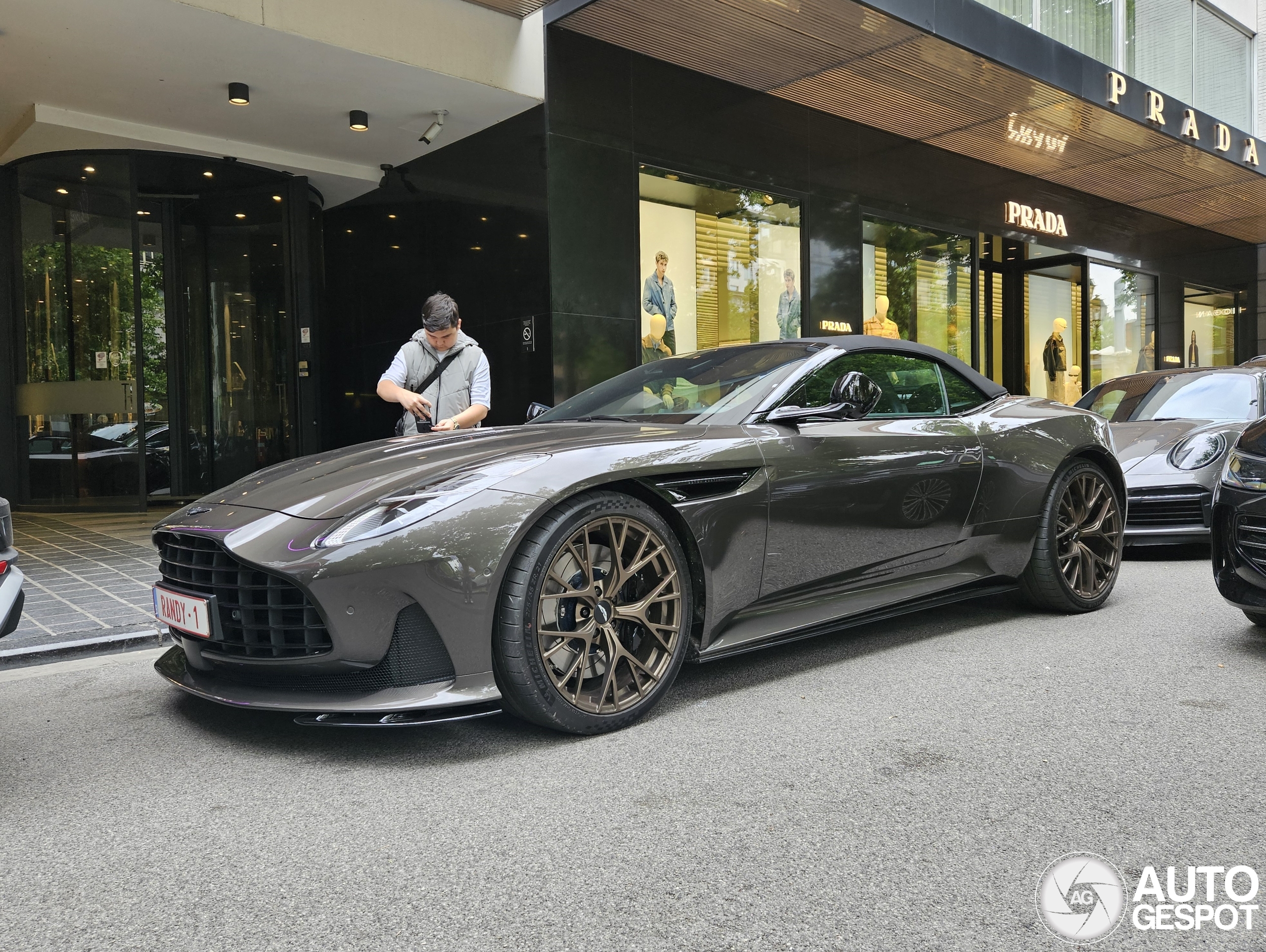 Aston Martin DB12 Volante