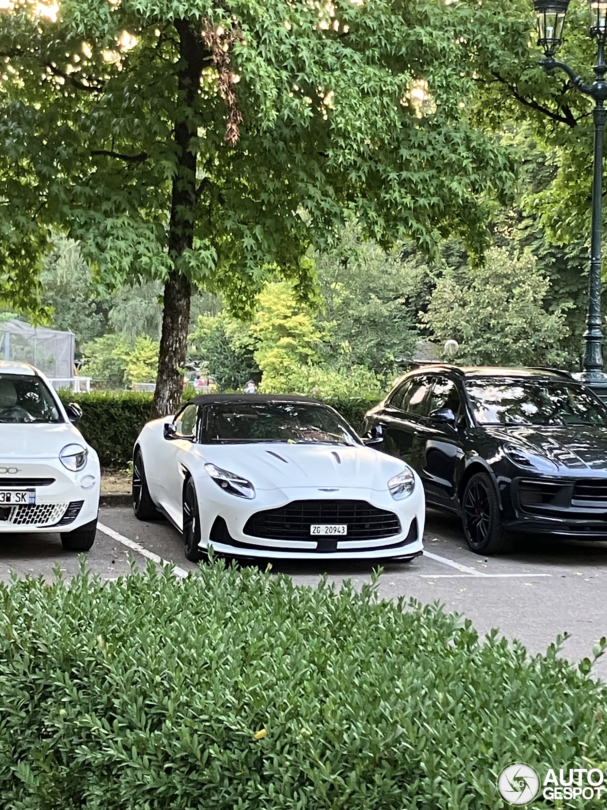 Aston Martin DB12 Volante