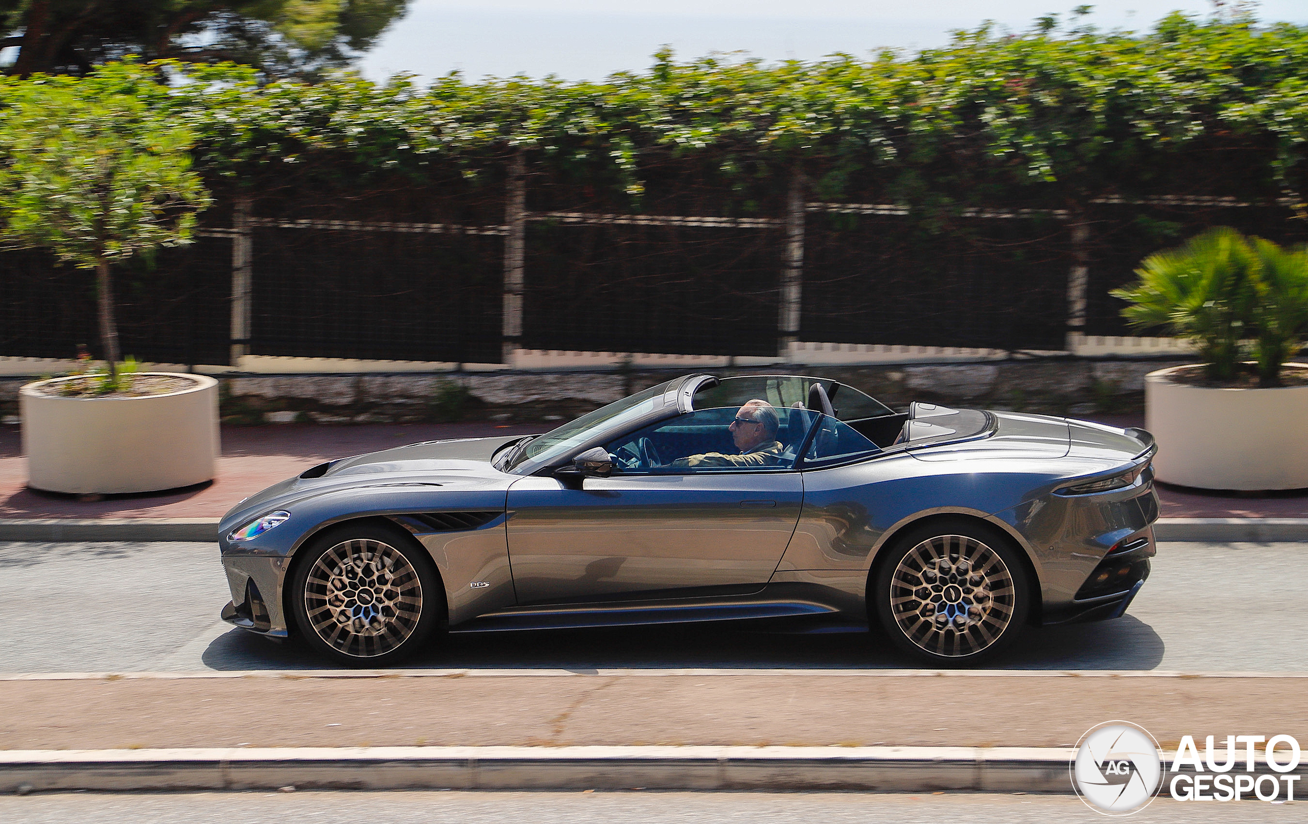 Aston Martin DBS 770 Ultimate Volante
