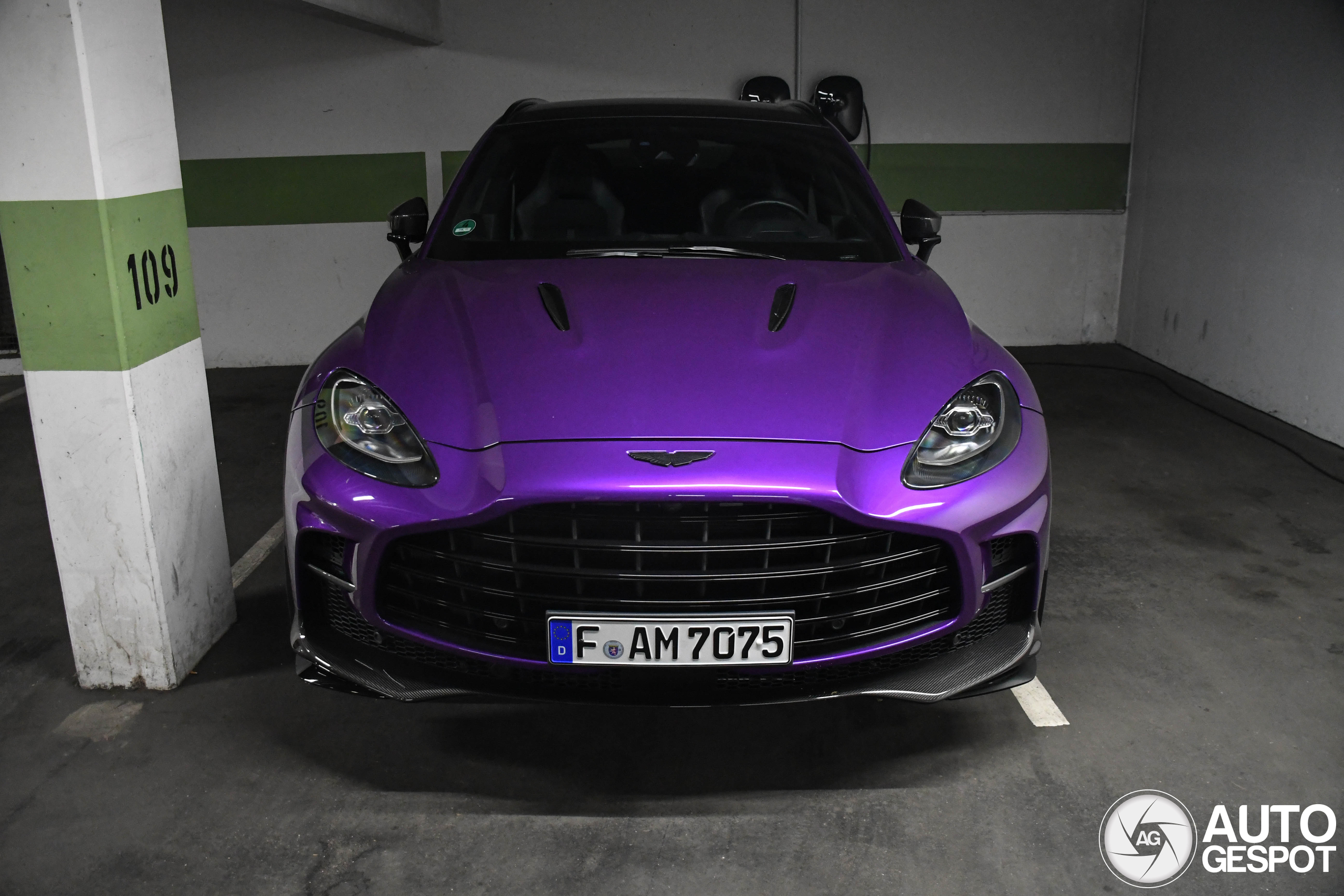 Aston Martin DBX707