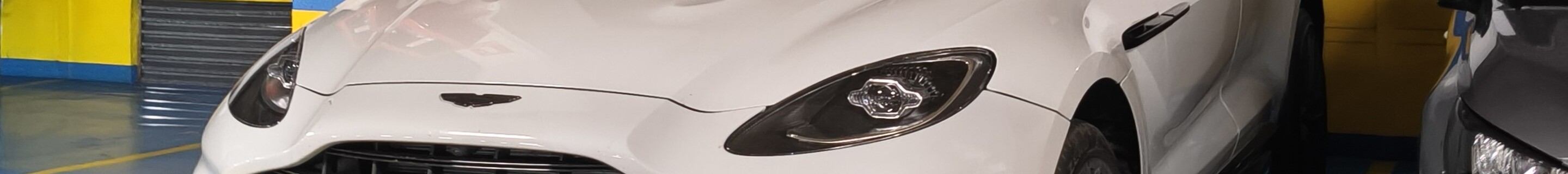 Aston Martin DBX707
