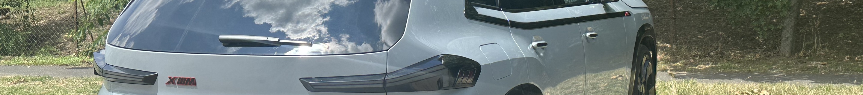 BMW XM G09 Label Red
