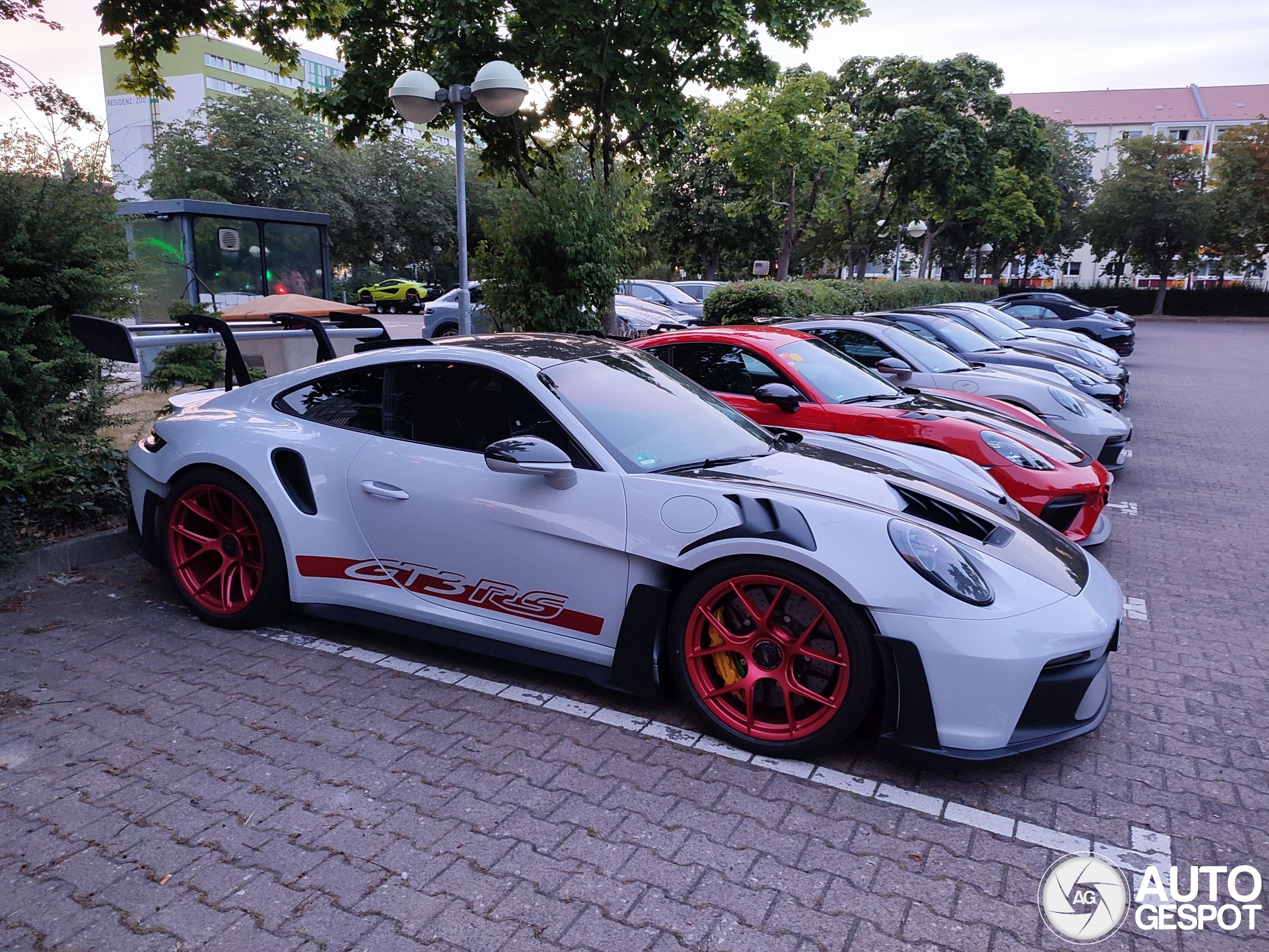 Porsche 992 GT3 RS Weissach Package