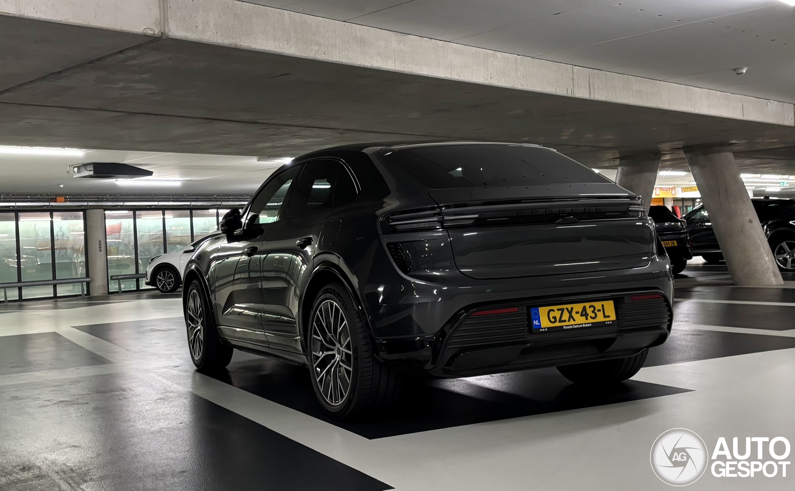 Porsche Macan EV Turbo