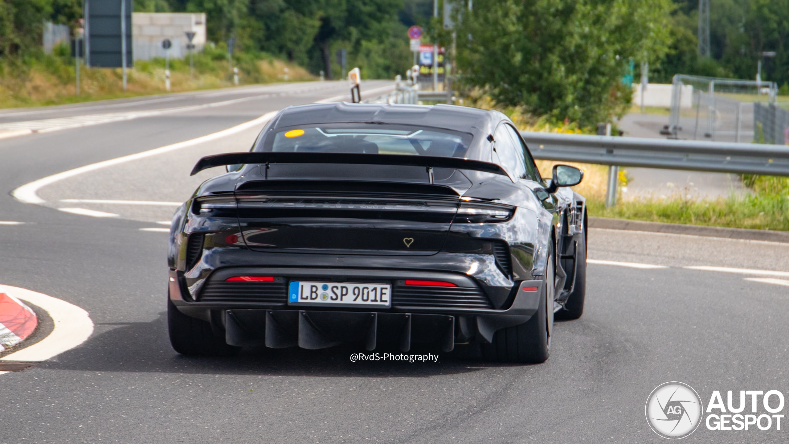 Porsche Taycan Turbo GT Manthey Racing