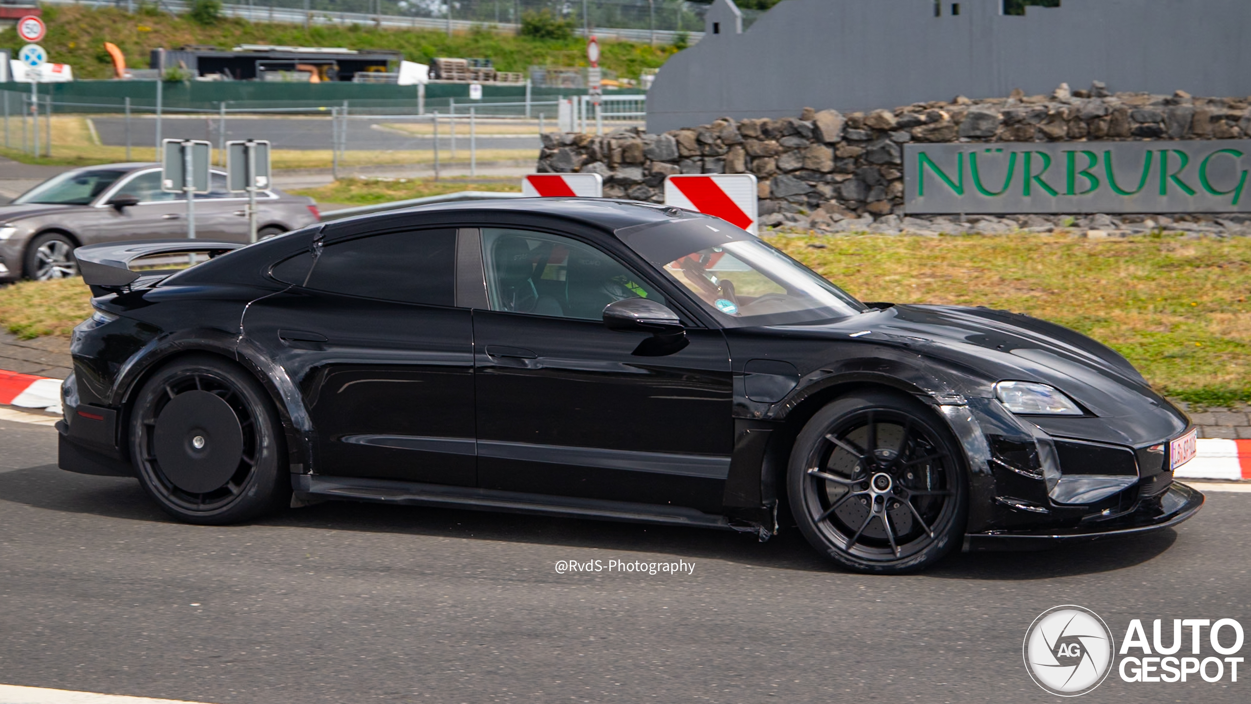 Porsche Taycan Turbo GT Manthey Racing