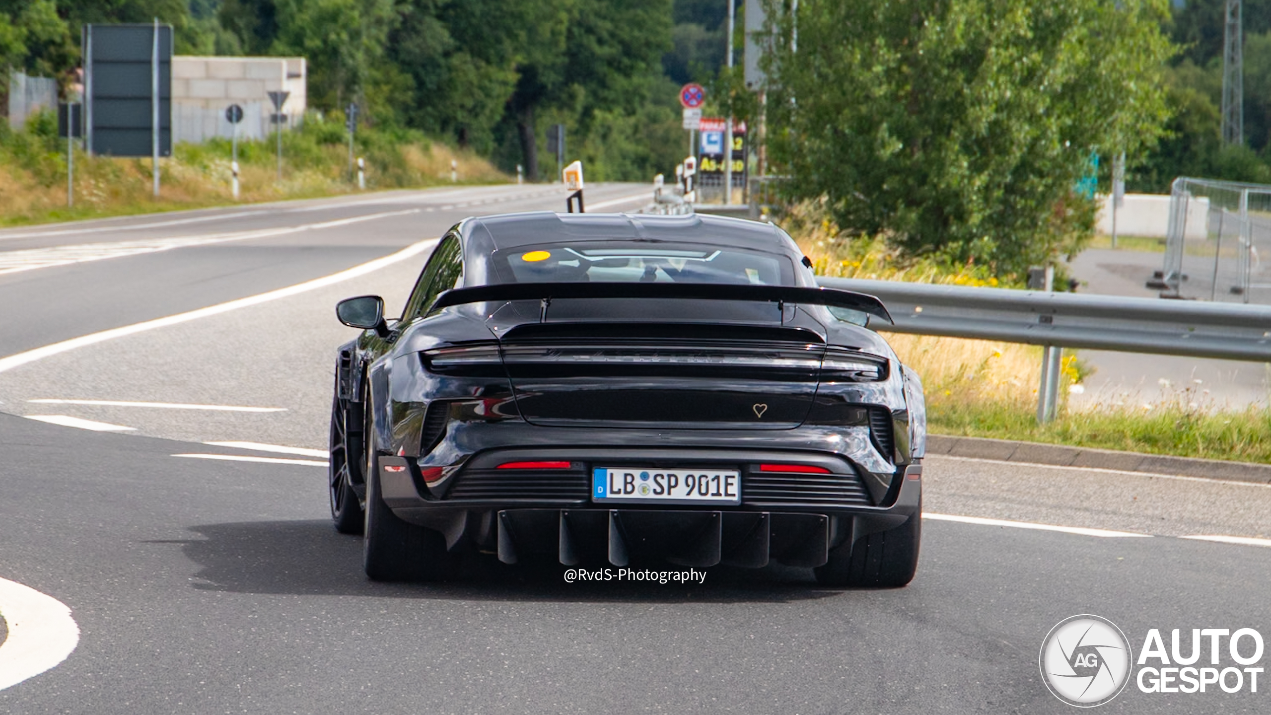 Porsche Taycan Turbo GT Manthey Racing
