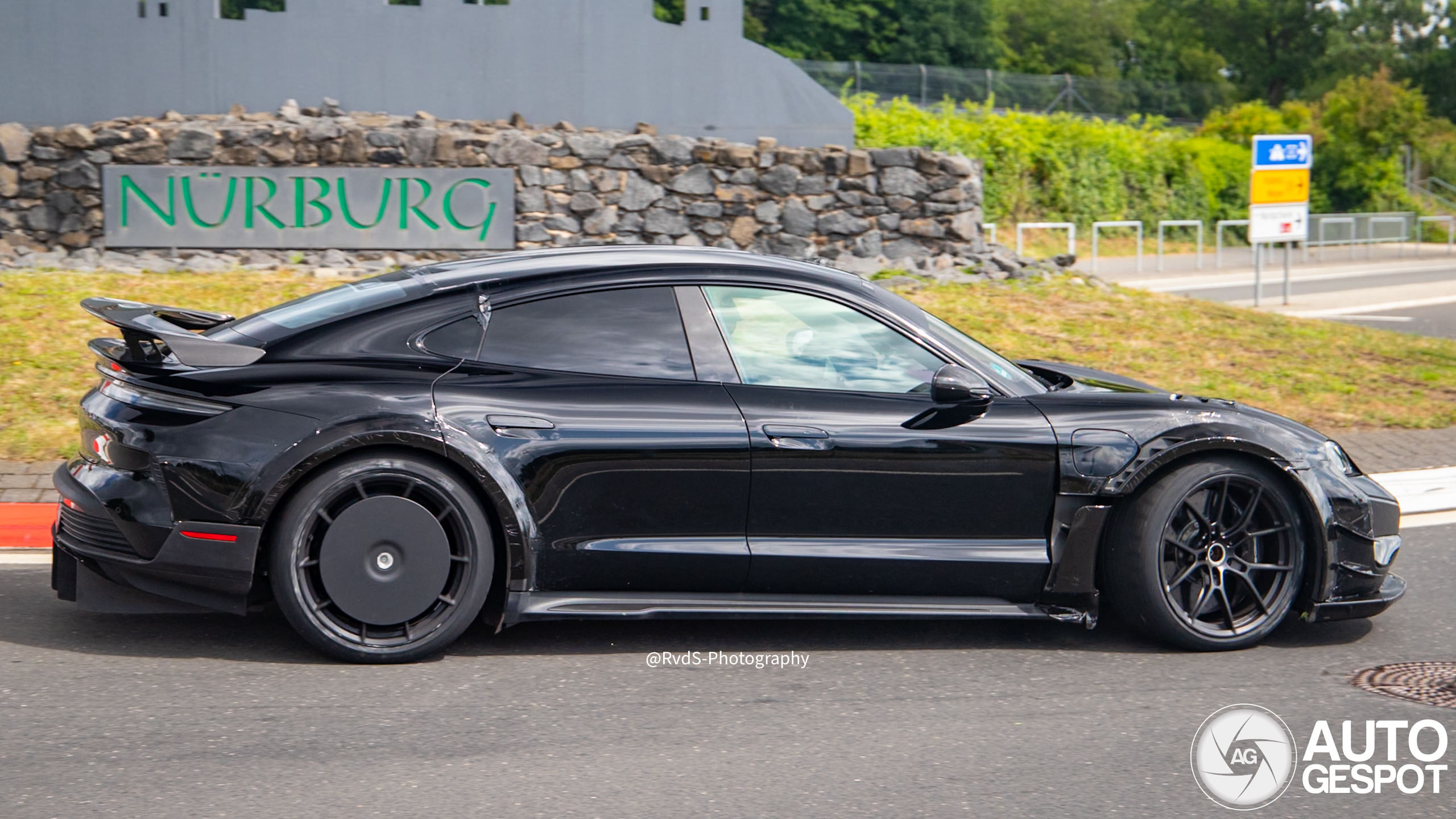 Porsche Taycan Turbo GT Manthey Racing