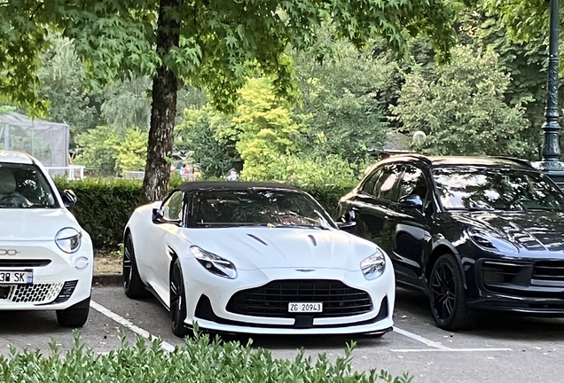 Aston Martin DB12 Volante