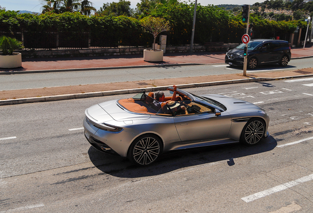 Aston Martin DB12 Volante