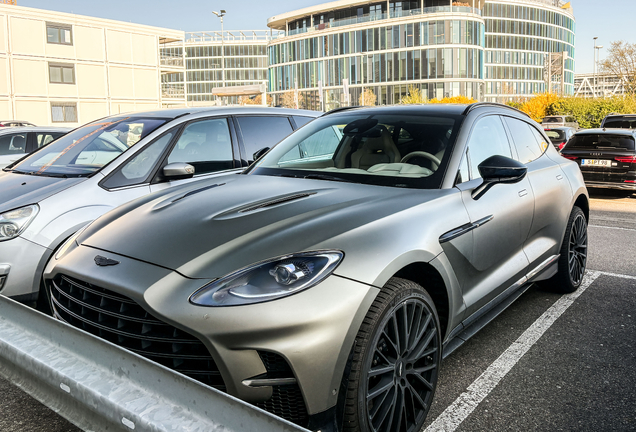 Aston Martin DBX707