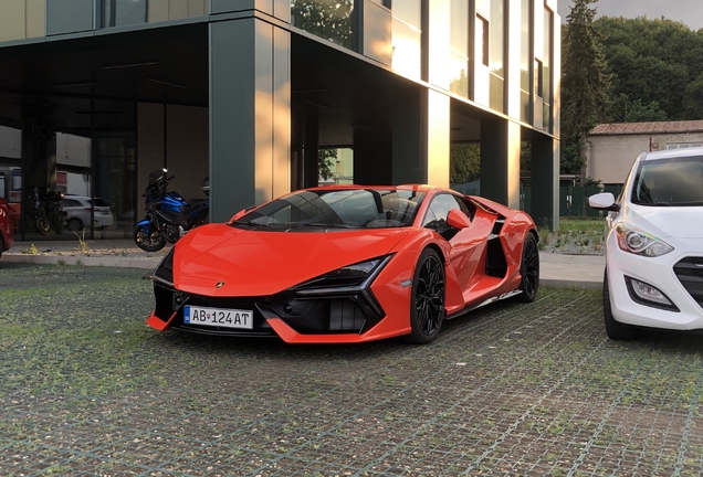 Lamborghini Revuelto